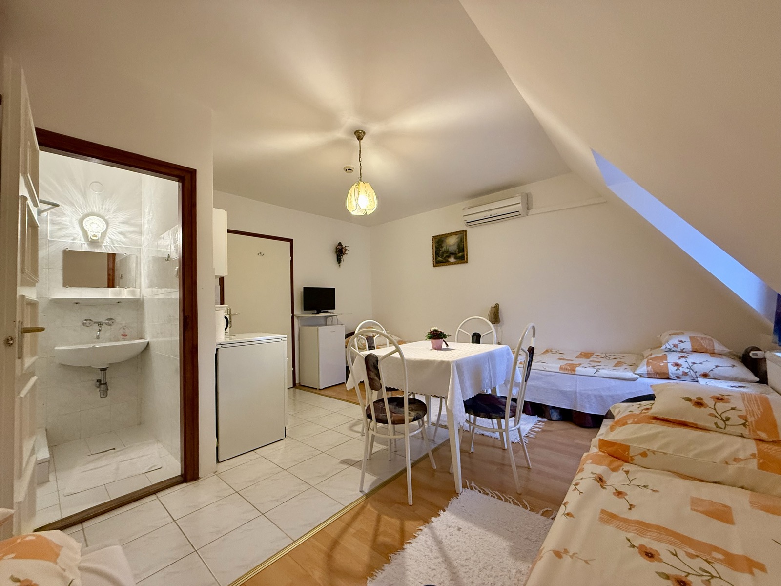 Márta Guest House