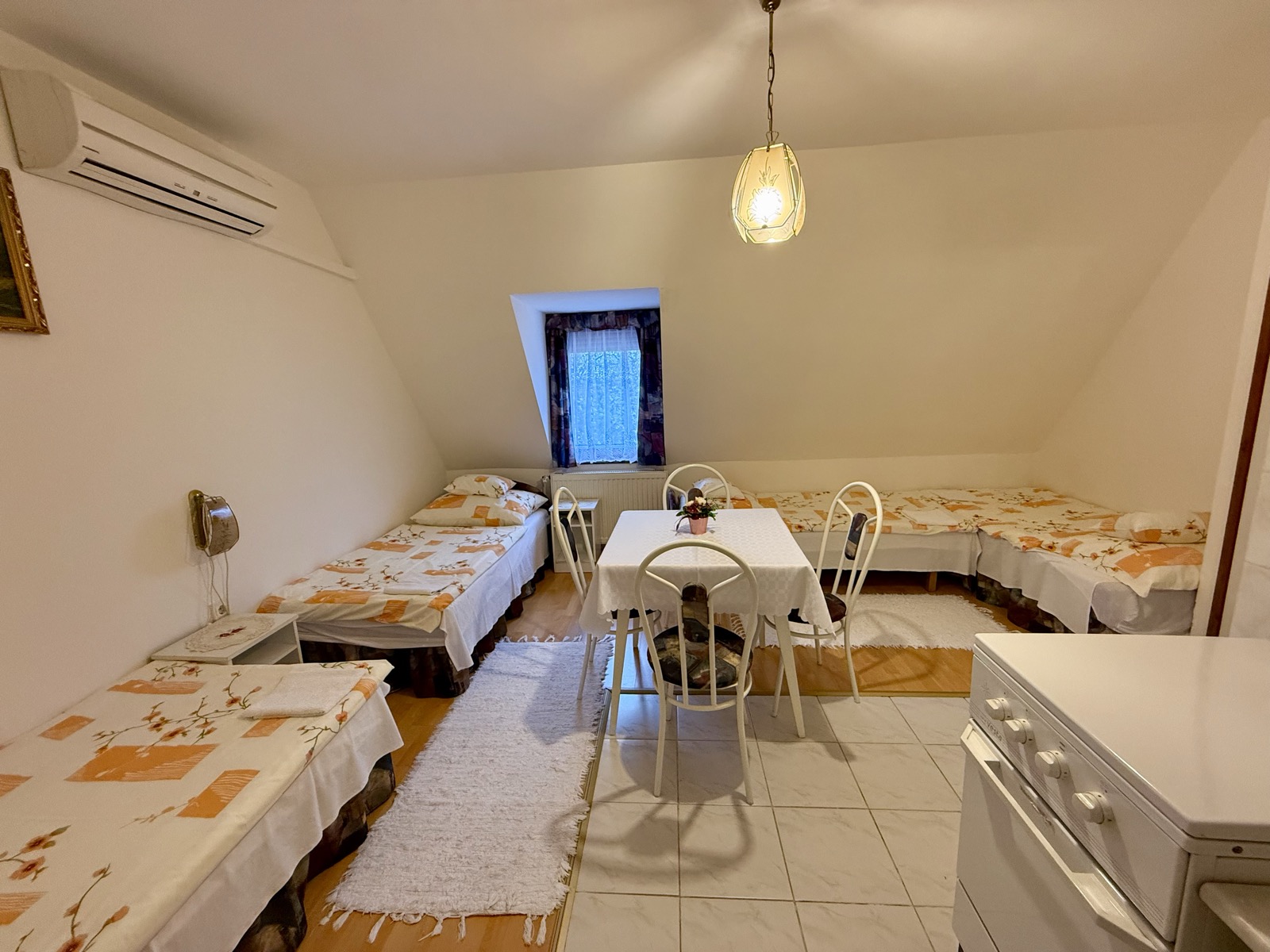 Márta Guest House
